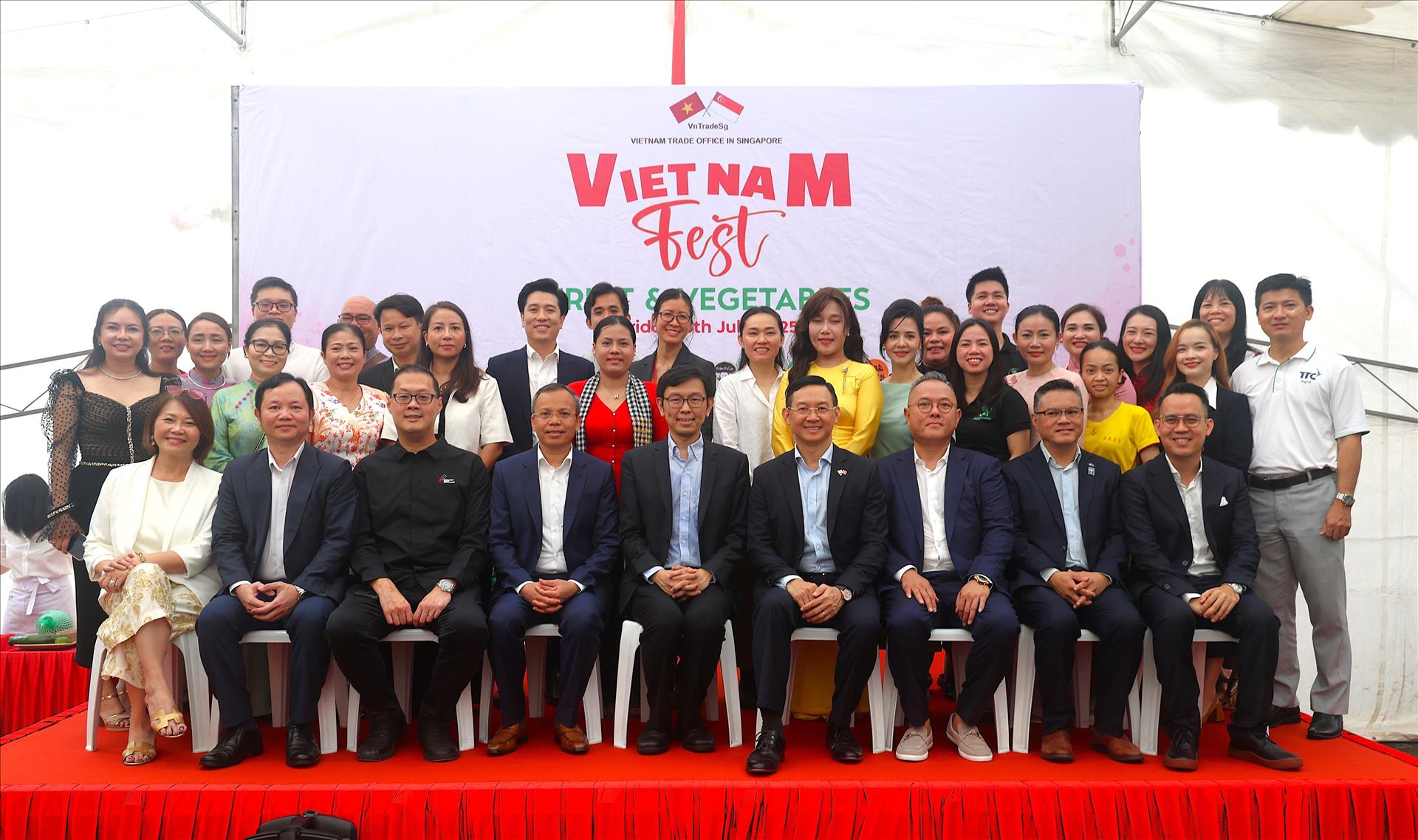 vna-potal-viet-nam-thuc-day-thuong-mai-thong-qua-le-hoi-trai-cay-rau-cu-tai-singapore-815706218-23-10-28.jpg (258 KB)